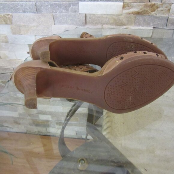 Great Pair of Leather Adrienne Vittadini Beige Ankle Strap Shoes, Size 9 1/2 US - Picture 6 of 6